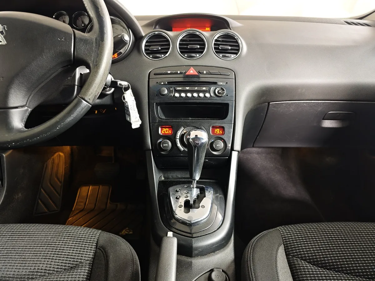 Peugeot 408 1.6 THP AT (150 л.с.) Allure Серебристый в АВИЛОН. Слайд №12