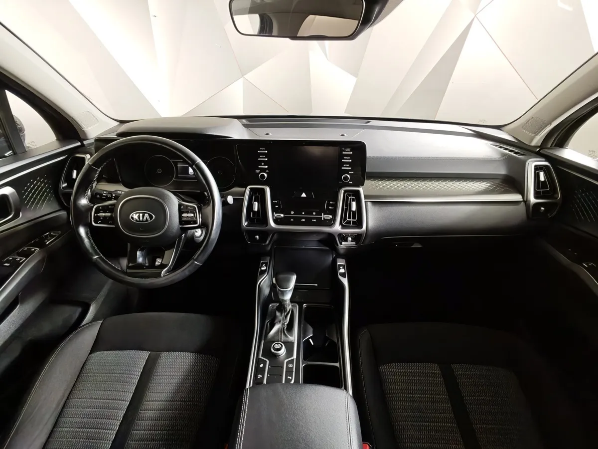 Kia Sorento 2.5 MPI 4WD AT (180 л.с.) Prestige Черный в АВИЛОН. Слайд №14
