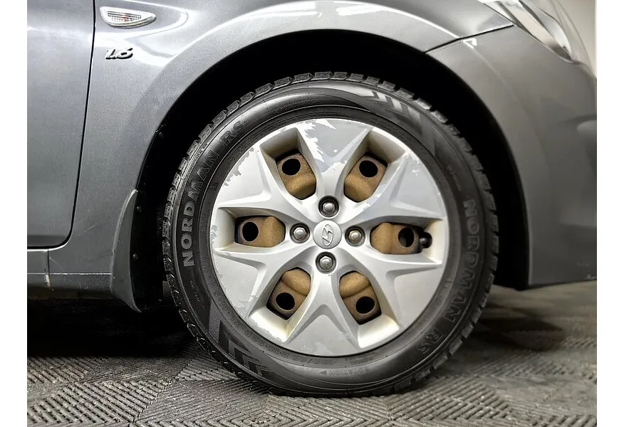 Hyundai Solaris 1.6 AT (123 л.с.) Comfort Серый в АВИЛОН. Слайд №9