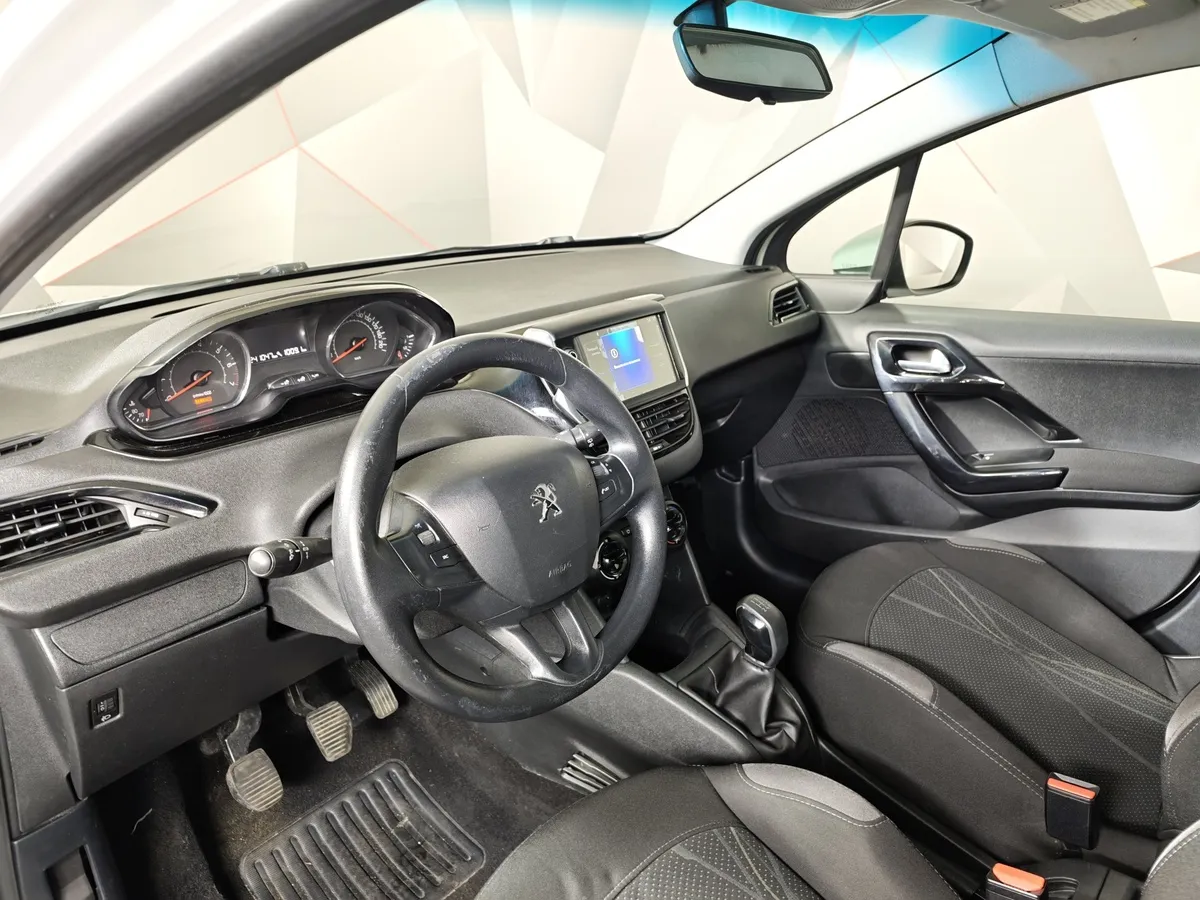 Peugeot 208 1.2 VTi MT (82 л.с.) Белый в АВИЛОН. Слайд №18
