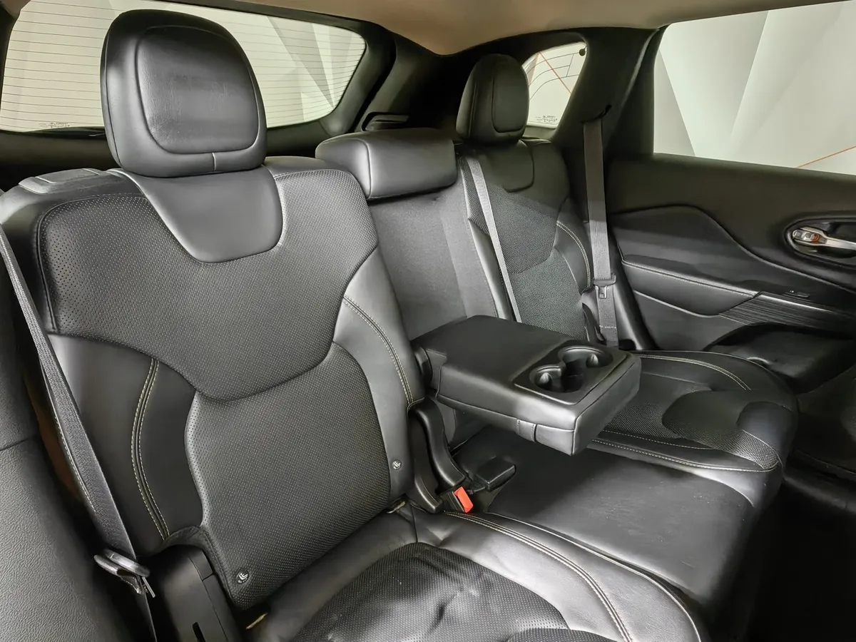 Jeep Cherokee 2.4 Tigershark Multiair AT AWD (177 л.с.) Sport Белый в АВИЛОН. Слайд №17