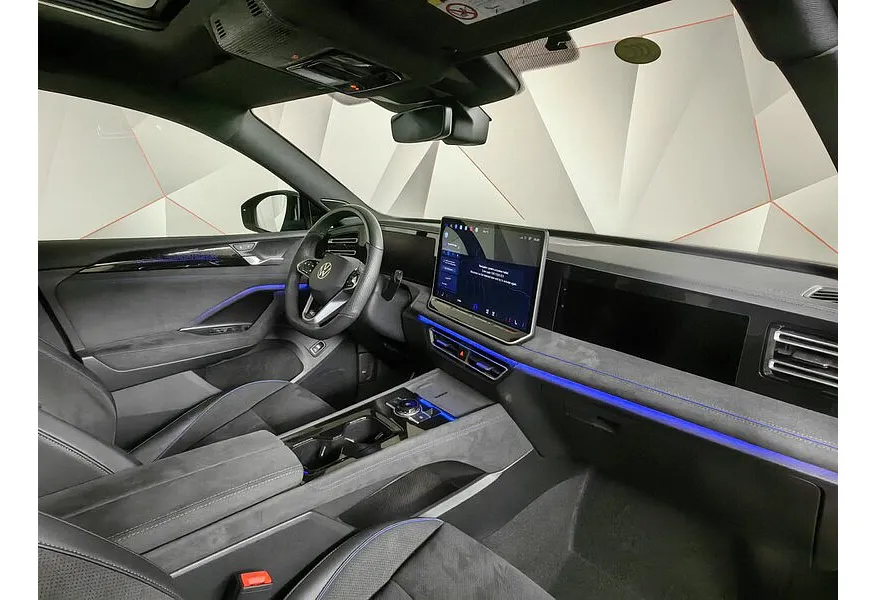 Volkswagen Tiguan 380 TSI 2.0 DSG 4WD (220 л.с.) R-Line Highline Черный в АВИЛОН. Слайд №12