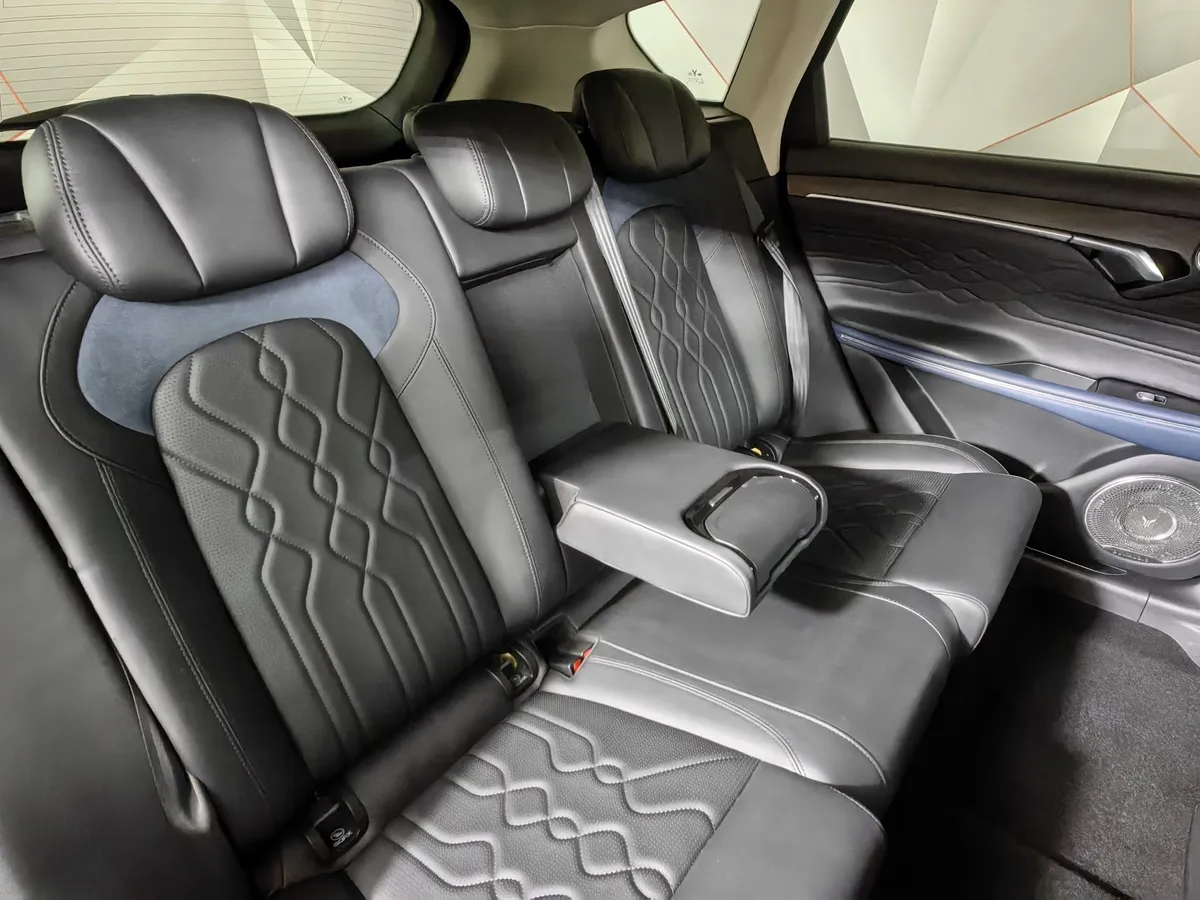 Voyah Free AT AWD (489 л.с.) Серый в АВИЛОН. Слайд №17