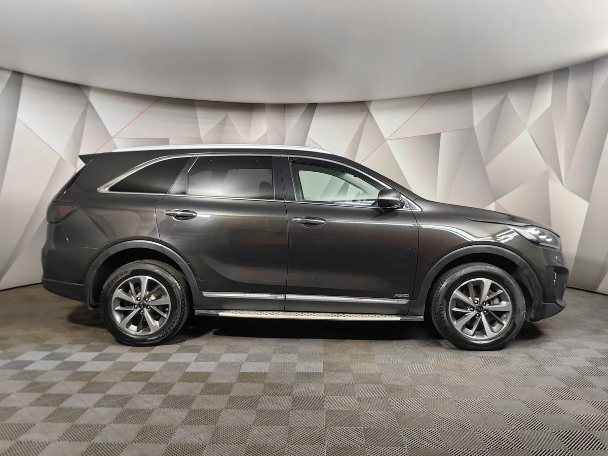 Kia Sorento 2.2 D AT AWD (5 мест) (200 л.с.) Prestige Коричневый в АВИЛОН. Слайд №6