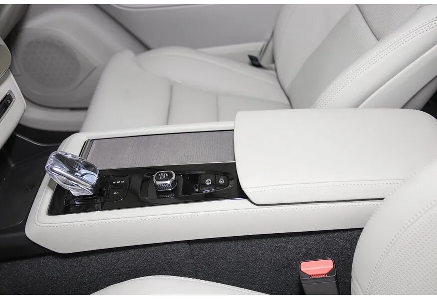 Volvo XC90 2.0 B5 mild hybrid AT AWD (7 мест) (250 л.с.) Ultra Bright Красный в АВИЛОН. Слайд №11