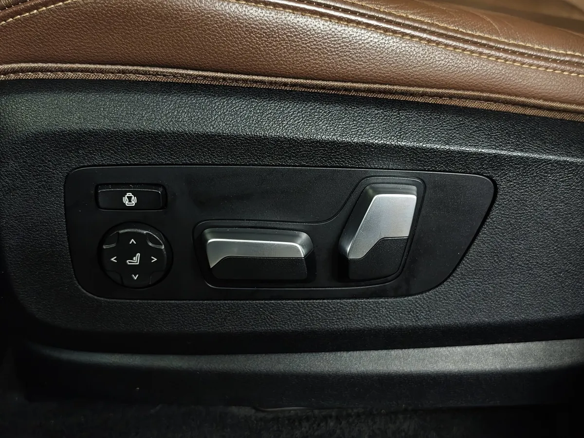 BMW X7 xDrive40i Steptronic (340 л.с.) Черный в АВИЛОН. Слайд №19
