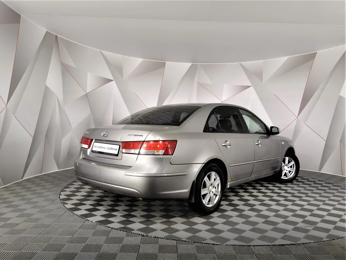 Hyundai Sonata 2.0 AT (144 л.с.) Серый в АВИЛОН. Слайд №2