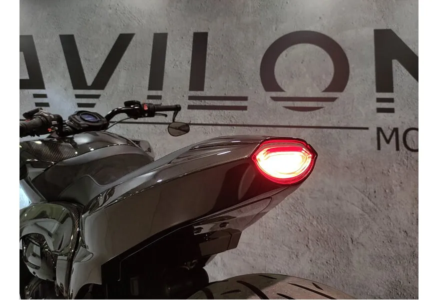 Triumph Rocket III GT (167) 2458 Черный в АВИЛОН. Слайд №8