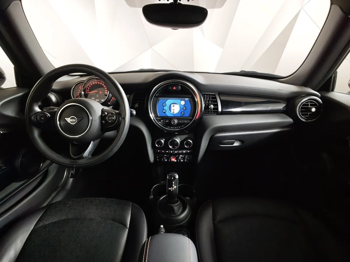 Mini 5 дверей Cooper 1.5 AMT (136 л.с.) Оранжевый в АВИЛОН. Слайд №11