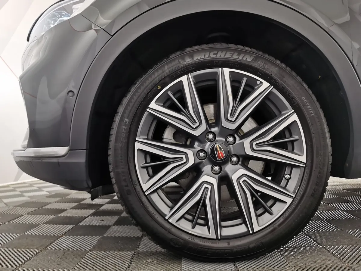 Hongqi HS5 2.0 AT 4WD (224 л.с.) Делюкс Черный в АВИЛОН. Слайд №9