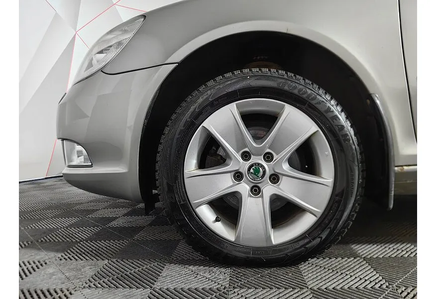 Skoda Octavia 1.4 TSI MT (122 л.с.) Серый в АВИЛОН. Слайд №9