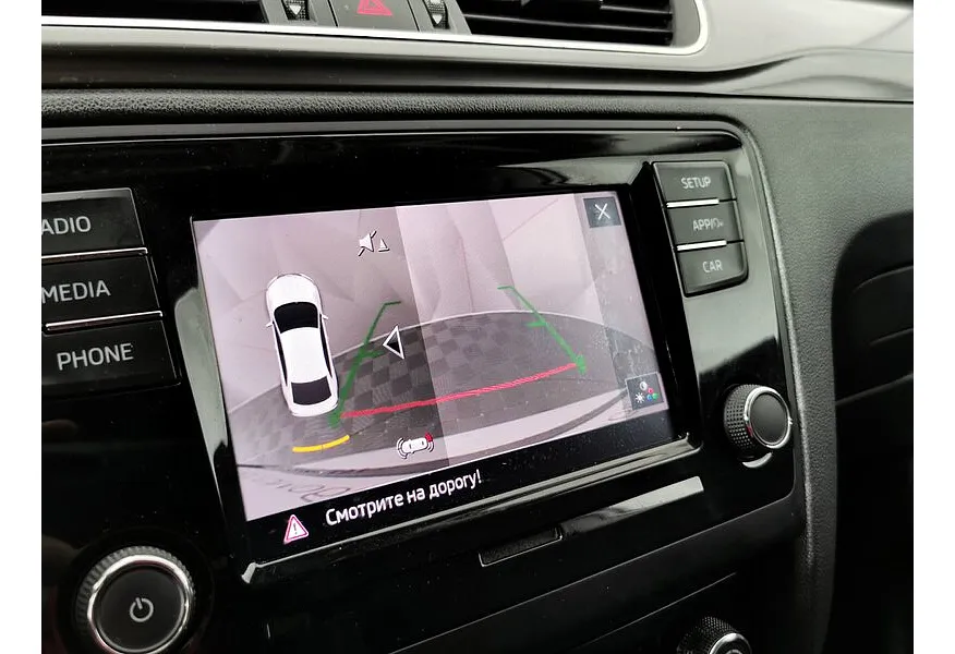 Skoda Rapid 1.6 MT (90 л.с.) Белый в АВИЛОН. Слайд №21