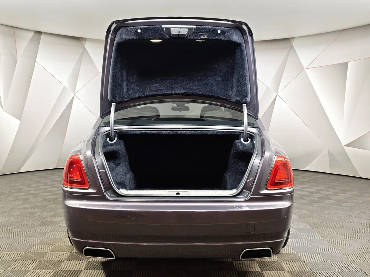Rolls-Royce Ghost 6.6 AT (570 л.с.) Individual Серый в АВИЛОН. Слайд №12