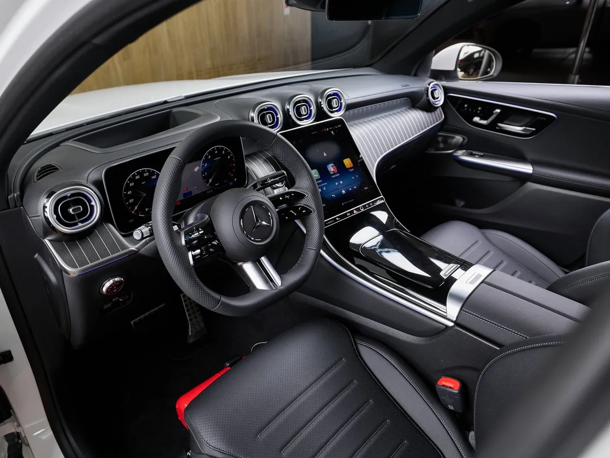 Mercedes-Benz GLC Купе 260 9G-TRONIC 4MATIC (204 л.с.) Белый в АВИЛОН. Слайд №6