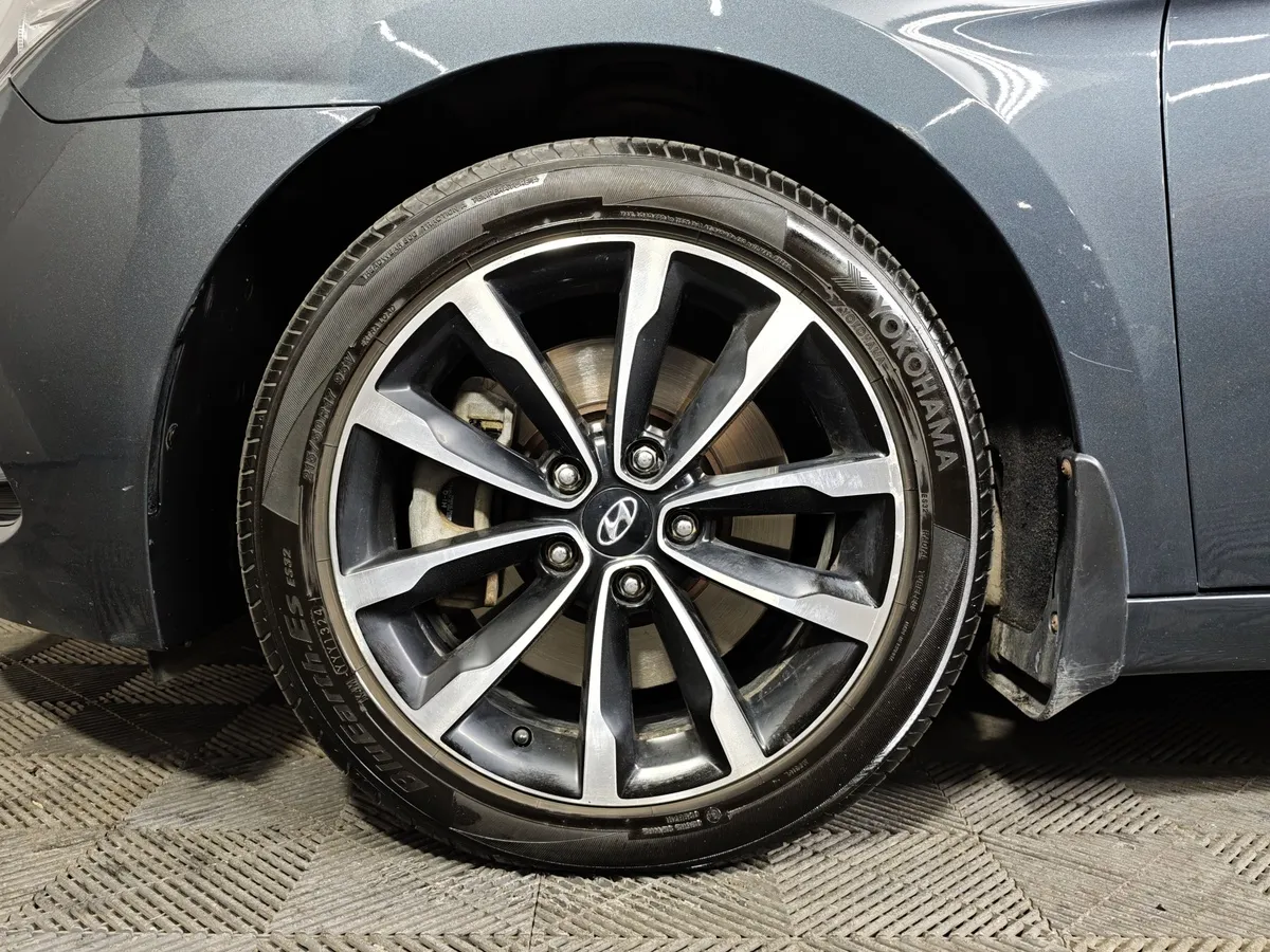 Hyundai i40 2.0 AT (150 л.с.) Business Серый в АВИЛОН. Слайд №9