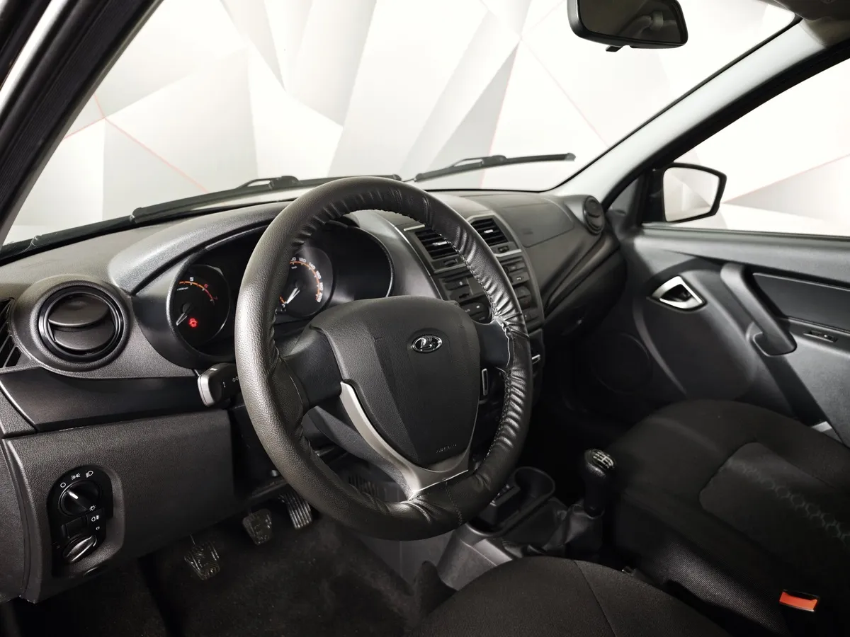 ВАЗ (Lada) Granta 1.6 MT 8кл (87 л.с.) Черный в АВИЛОН. Слайд №18