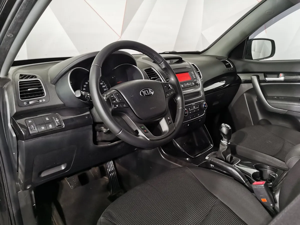 Kia Sorento 2.4 MT (175 л.с.) Черный в АВИЛОН. Слайд №18
