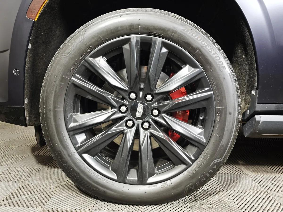 Cadillac Escalade 6.2 AT AWD (420 л.с.) Sport Синий в АВИЛОН. Слайд №9