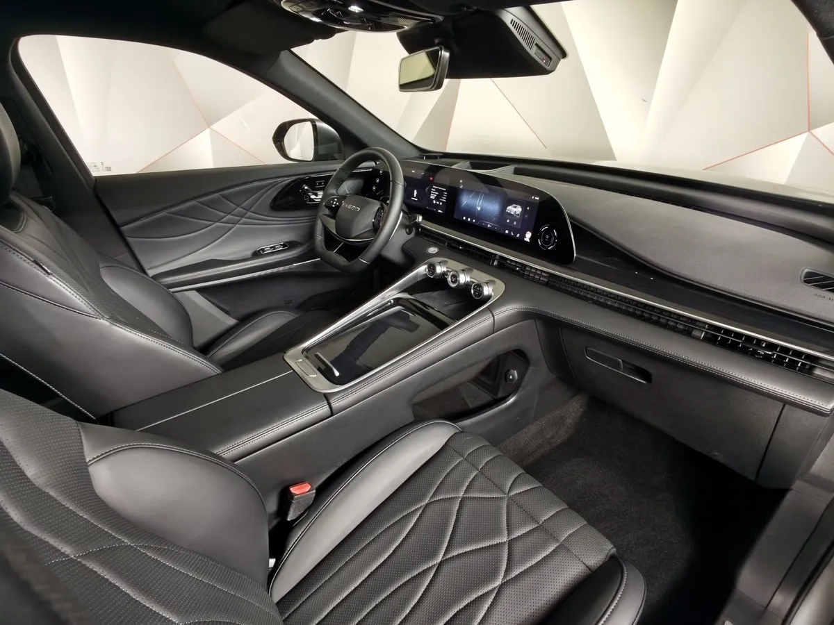 EXEED RX 2.0T DCT 4WD (249 л.с.) Platinum Серый в АВИЛОН. Слайд №13
