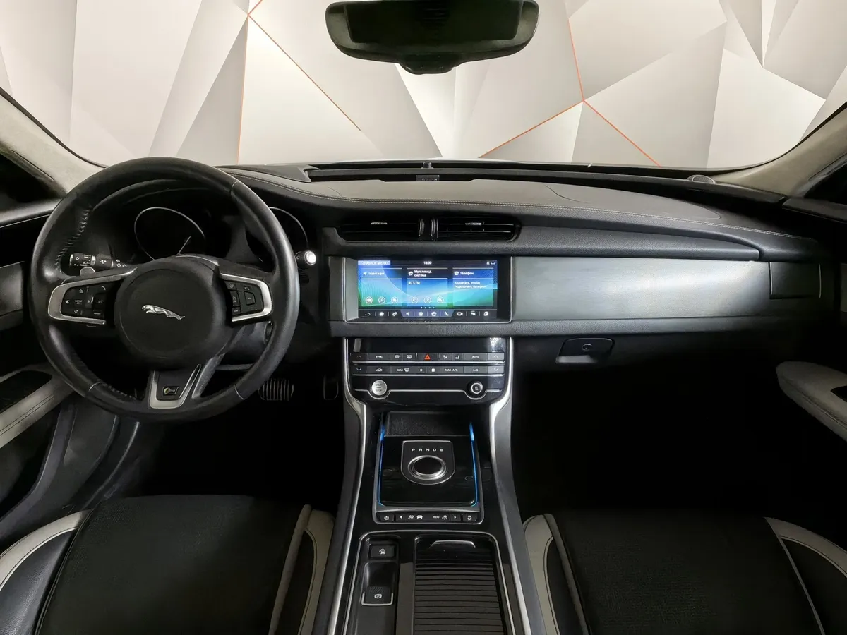 Jaguar XF 3.0 AT AWD (380 л.с.) S Белый в АВИЛОН. Слайд №14