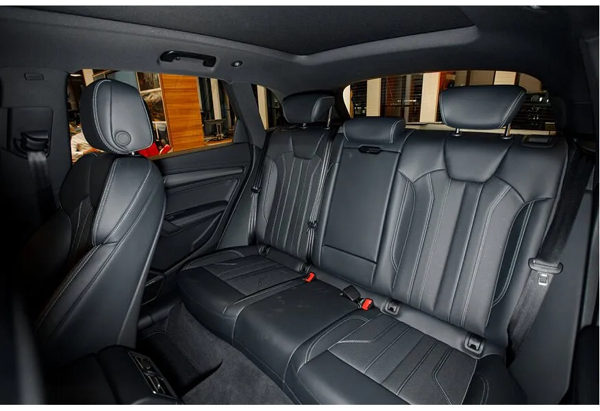 Audi Q5 L 2.0 TFSI S tronic quattro (245 л.с.) Luxury Dynamic Черный в АВИЛОН. Слайд №10