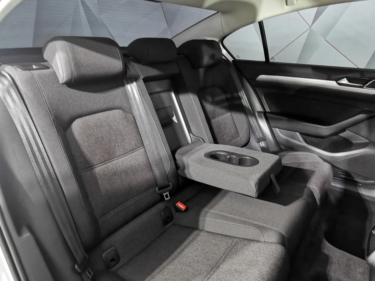 Volkswagen Passat 1.8 TSI BlueMotion DSG (180 л.с.) Comfortline Серебристый в АВИЛОН. Слайд №17