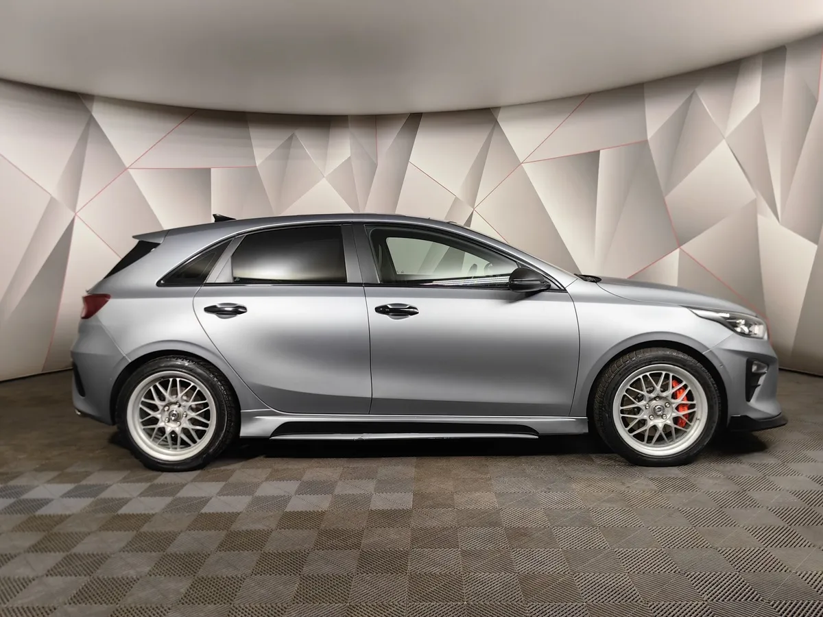 Kia Ceed 1.4 T-GDI AMT (140 л.с.) Premium Plus Серый в АВИЛОН. Слайд №6