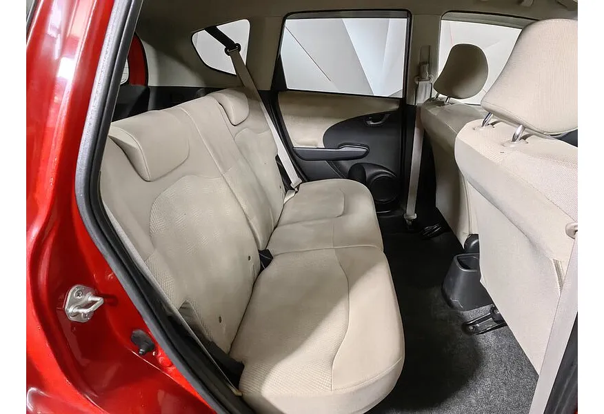 Honda Fit 1.3 CVT (100 л.с.) Красный в АВИЛОН. Слайд №14