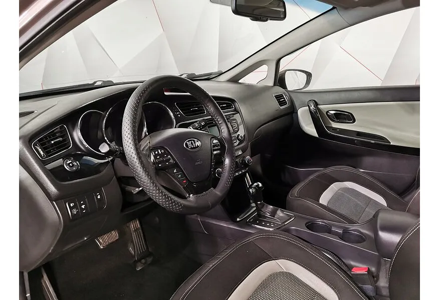 Kia Ceed 1.6 AT (122 л.с.) Коричневый в АВИЛОН. Слайд №19