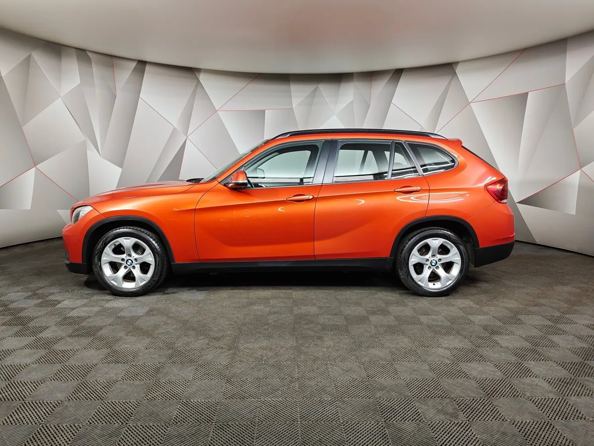 BMW X1 sDrive18i AT (150 л.с.) Базовая. Локальная сборка Оранжевый в АВИЛОН. Слайд №5