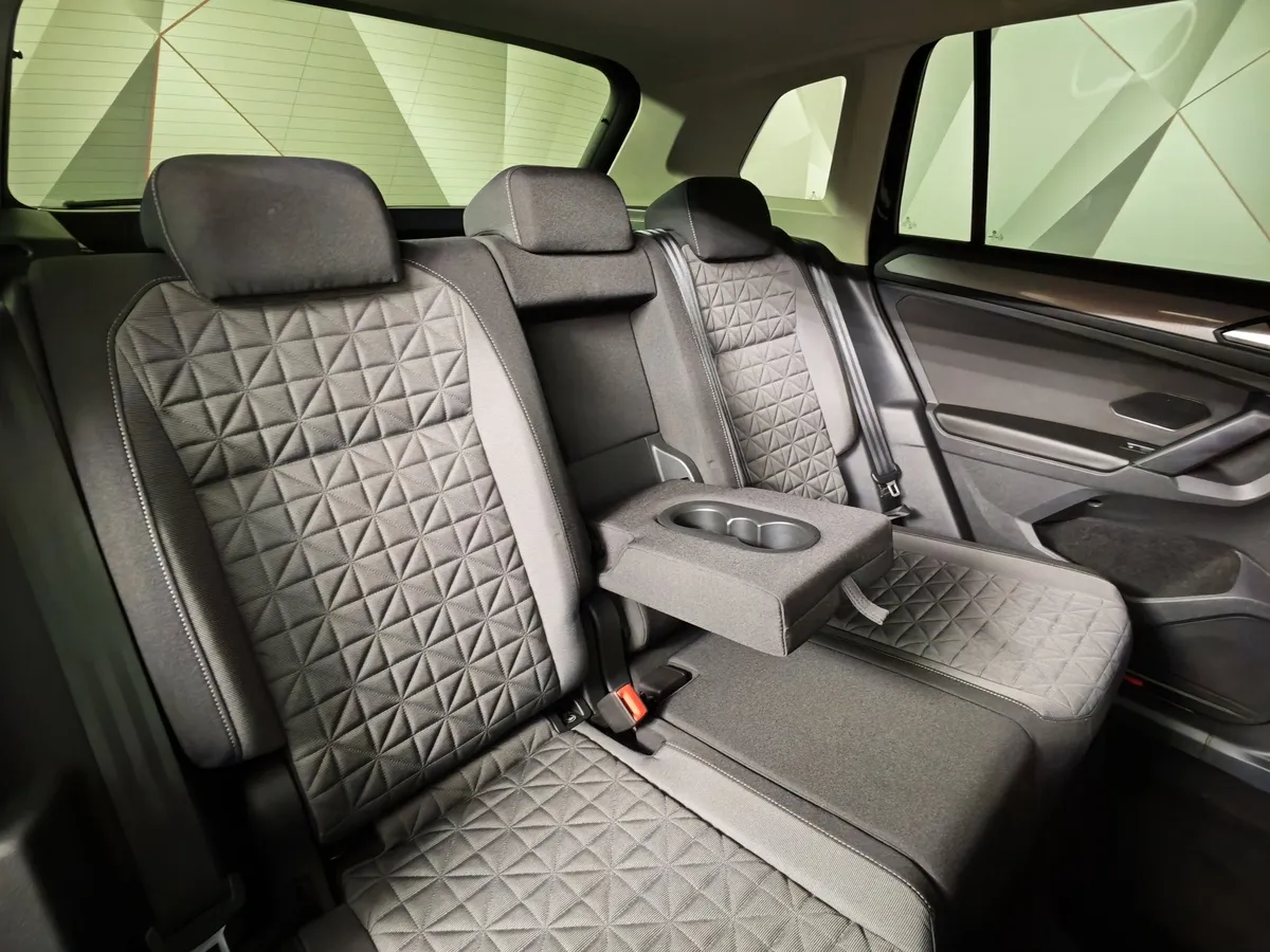 Volkswagen Tiguan 1.4 TSI 4Motion DSG (150 л.с.) Status Plus Черный в АВИЛОН. Слайд №17