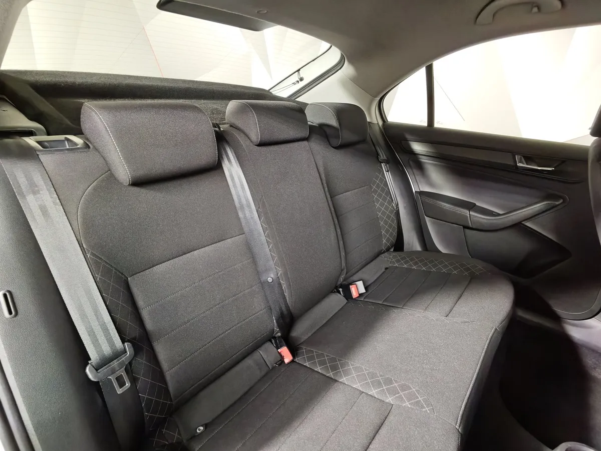 Skoda Rapid 1.6 AT (110 л.с.) Белый в АВИЛОН. Слайд №17