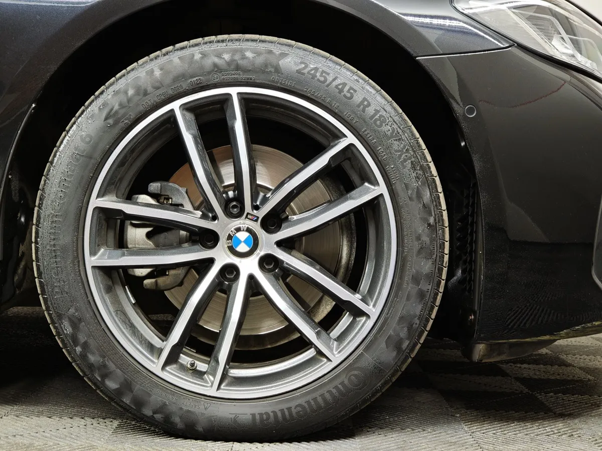 BMW 5 серия 520d xDrive Steptronic (190 л.с.) Base (Локальная сборка) Черный в АВИЛОН. Слайд №7