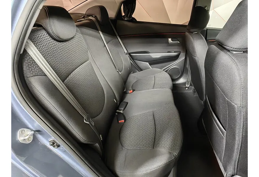 Kia Rio 1.6 6MT (123 л.с.) Comfort RS Plus Голубой в АВИЛОН. Слайд №16