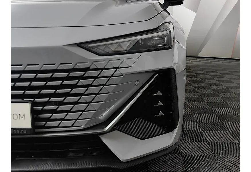 Changan UNI-V 1.5 AMT (181 л.с.) DLX Серый в АВИЛОН. Слайд №10