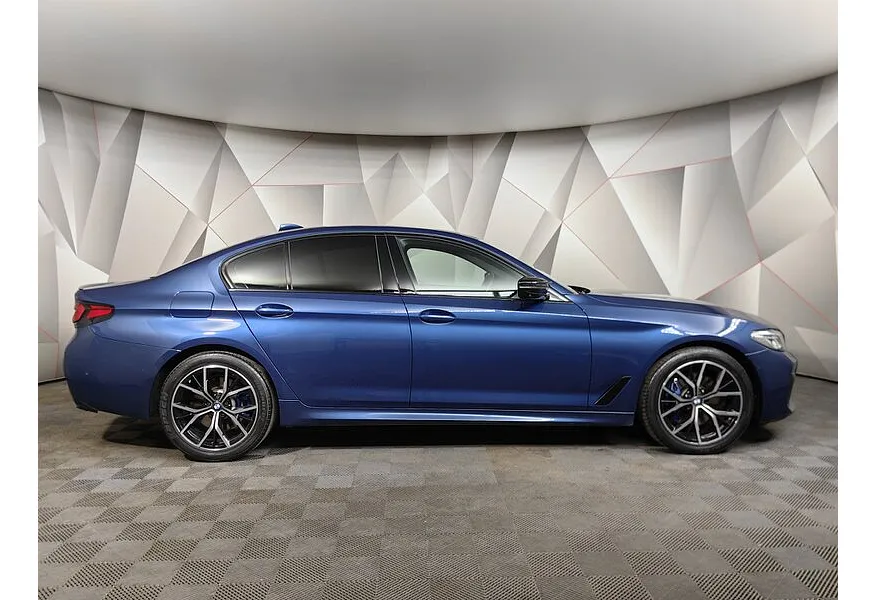 BMW 5 серия 530d xDrive Steptronic (249 л.с.) M Sport Plus Синий в АВИЛОН. Слайд №6