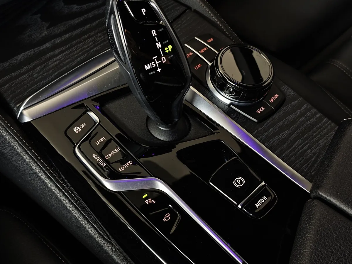 BMW 5 серия 530d xDrive Steptronic (249 л.с.) Base (Локальная сборка) Белый в АВИЛОН. Слайд №21