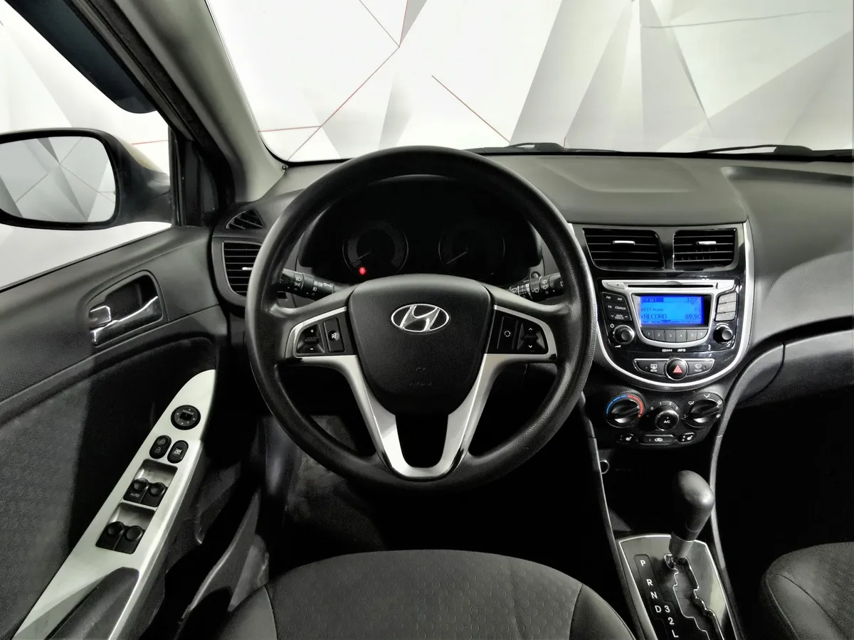 Hyundai Solaris 1.6 AT (123 л.с.) Dynamic Бежевый в АВИЛОН. Слайд №16