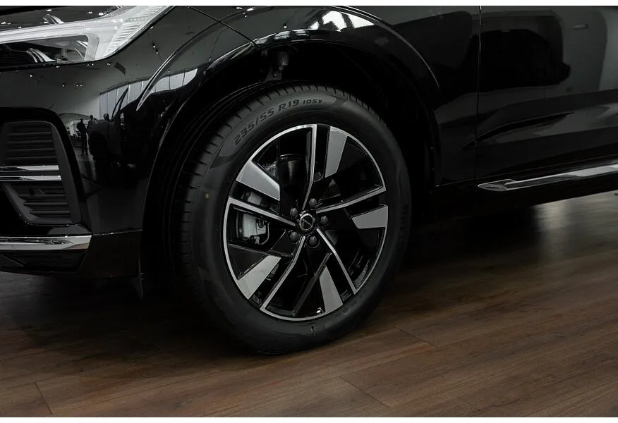 Volvo XC60 2.0 AT AWD (264 л.с.) Luxury Edition Черный в АВИЛОН. Слайд №17