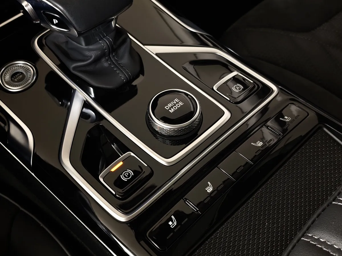 Hongqi HS5 2.0 AT 4WD (218 л.с.) Комфорт 4WD Желтый в АВИЛОН. Слайд №21