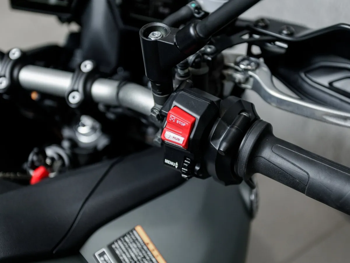 Yamaha Tracer 900 847 см³ (115 л.с.) (115) 847 Серый в АВИЛОН. Слайд №12