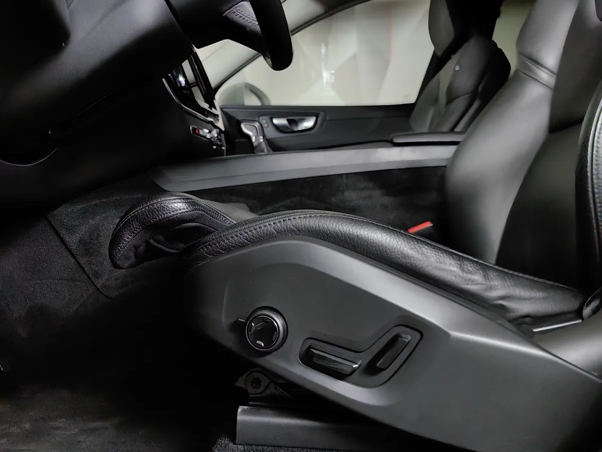 Volvo XC60 2.0 T5 AT AWD (249 л.с.) Momentum Белый в АВИЛОН. Слайд №22