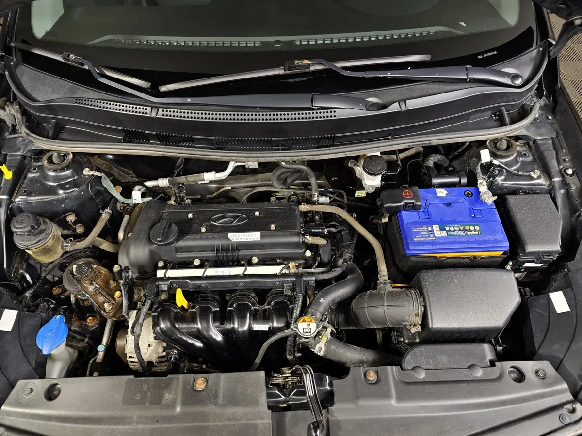 Hyundai Solaris 1.6 MT (123 л.с.) Comfort Черный в АВИЛОН. Слайд №11