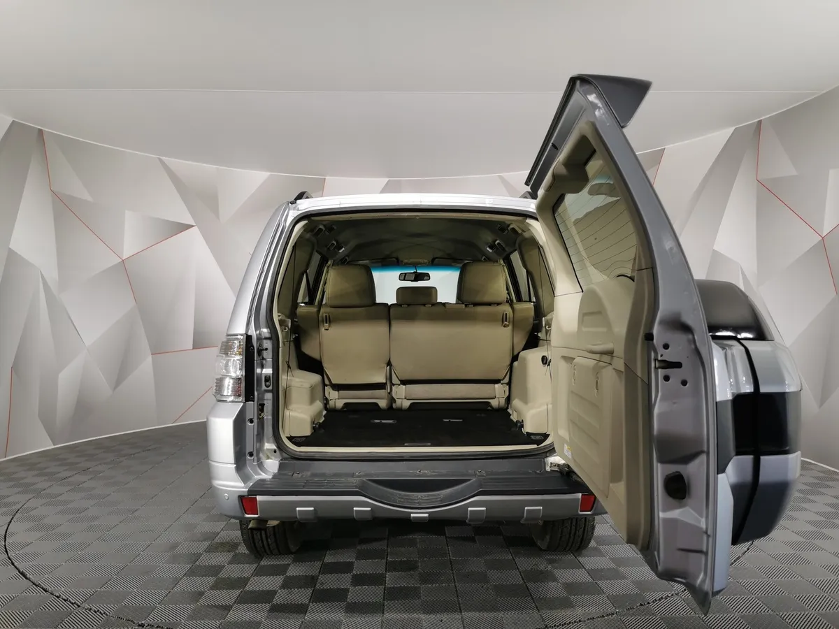 Mitsubishi Pajero 3.8 AT (250 л.с.) Серый в АВИЛОН. Слайд №11