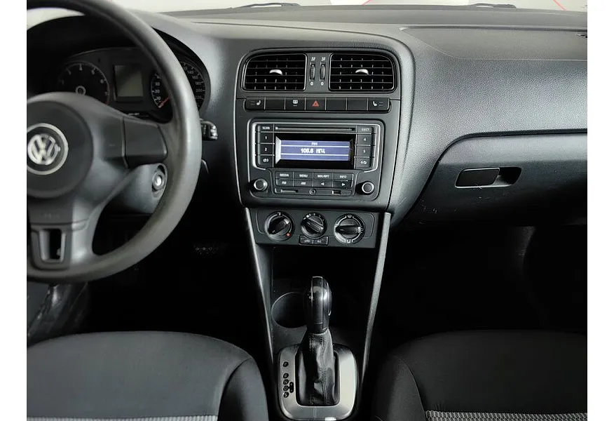 Volkswagen Polo 1.6 Tiptronic (105 л.с.) Comfortline Серебристый в АВИЛОН. Слайд №15