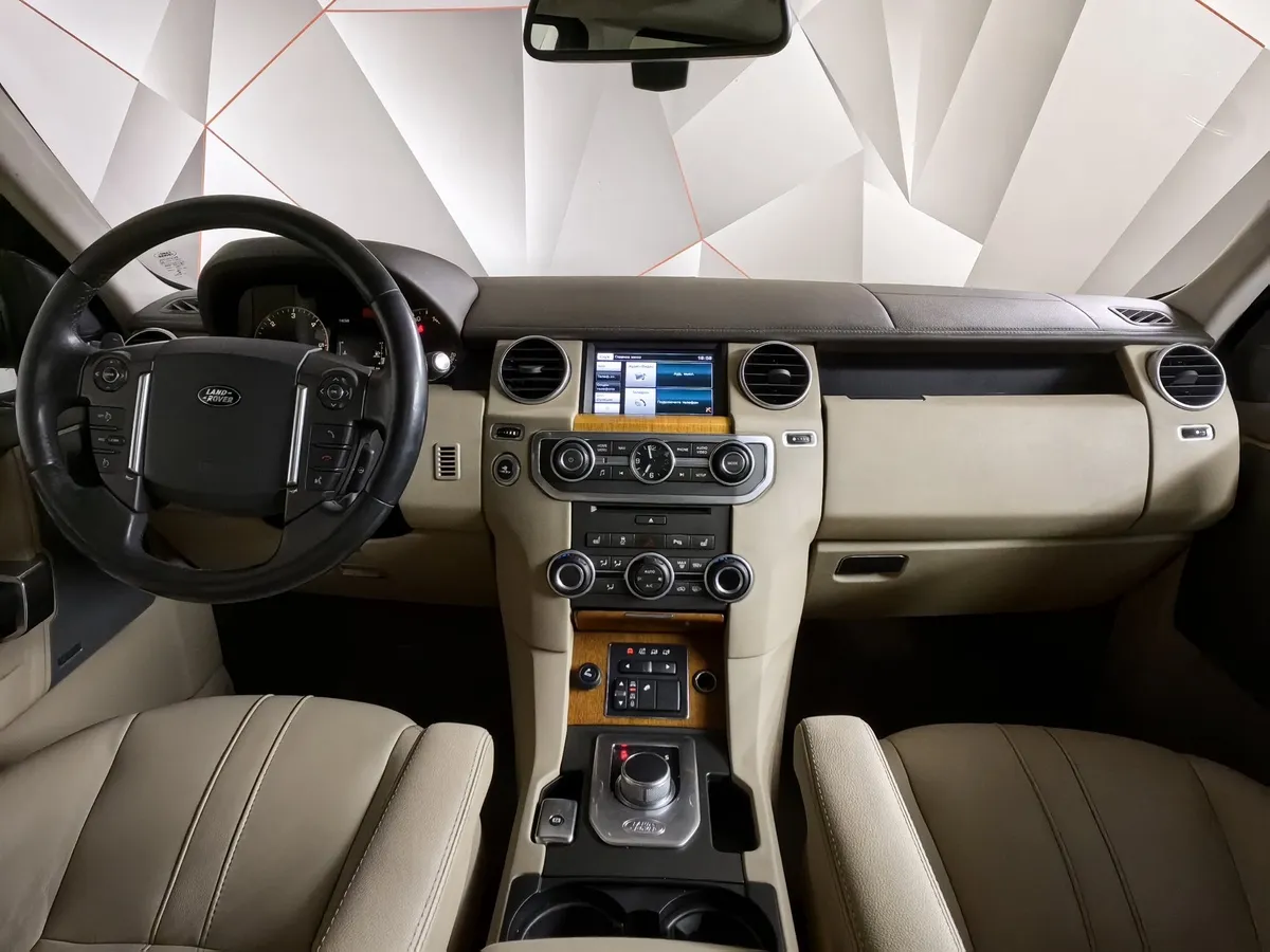 Land Rover Discovery 3.0 SDV6 4WD AT (252 л.с.) HSE Коричневый в АВИЛОН. Слайд №11
