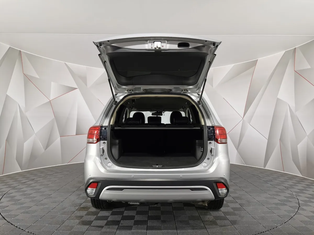 Mitsubishi Outlander 2.0 MIVEC CVT 4WD (146 л.с.) Invite Серебристый в АВИЛОН. Слайд №11