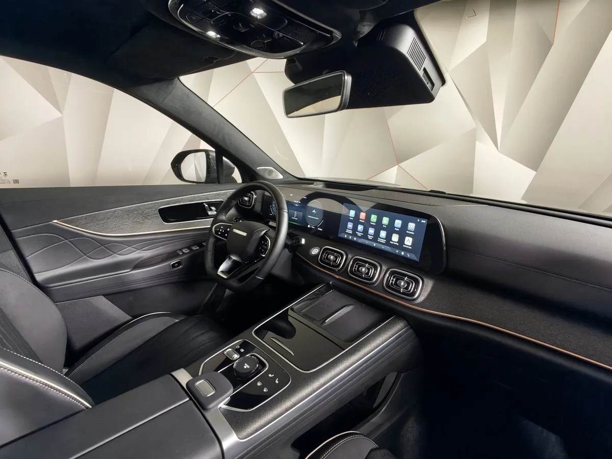 JAECOO J8 2.0 DCT 4WD (249 л.с.) Престиж (двухцветный) Серый в АВИЛОН. Слайд №13