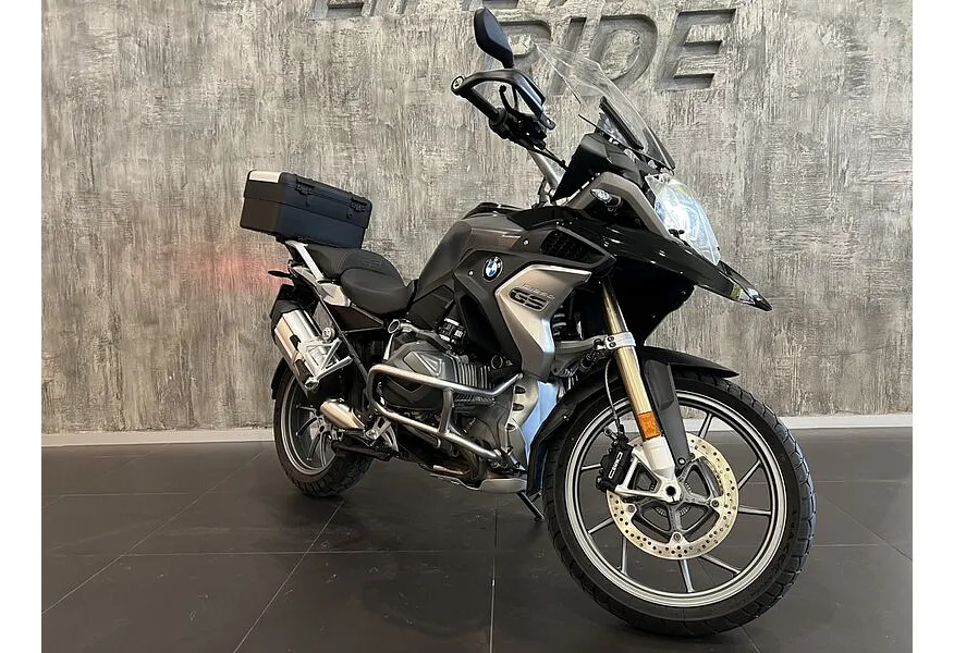 LIVE. Слайд №2