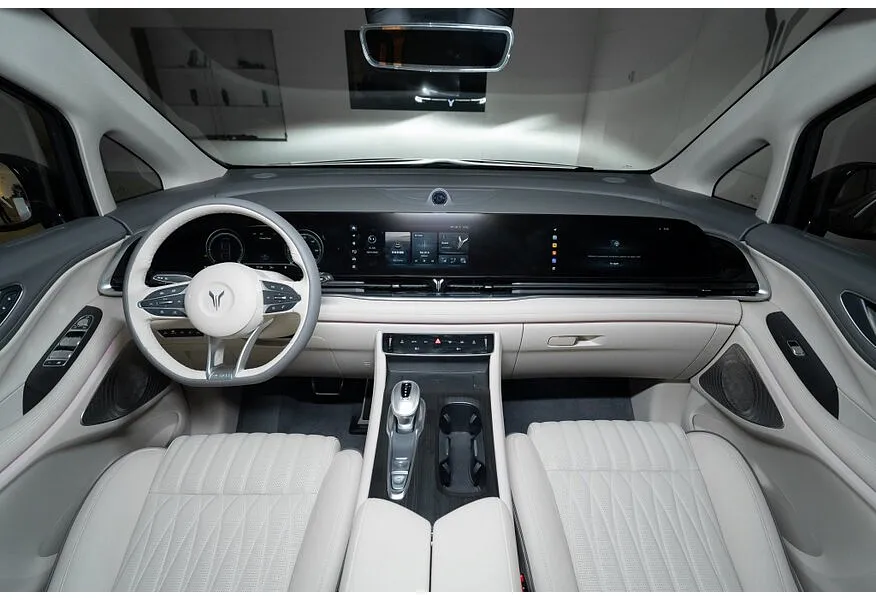 Voyah Dream EVR long range 1.5 AT AWD (422 л.с.) Executive Черный в АВИЛОН. Слайд №12